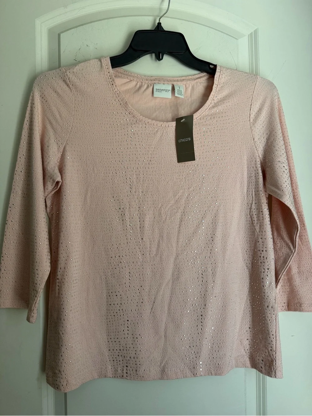 NWT Zenergy by Chicos dew drop pixie pink Studded Detail 3/4 Slv Tee M/8 boho - Picture 2 of 9